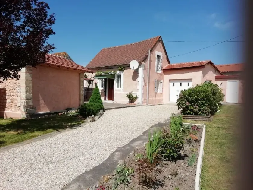 Gite 4 adultes et un lit bébé situé en  vallée de l'Isle - Image 1