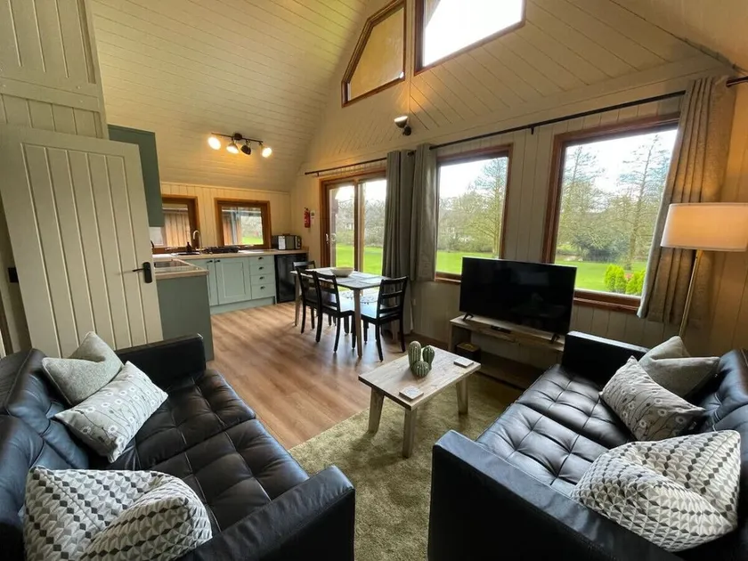 RoseTree Lodge 3 bed Sleeps 6 - Image 1
