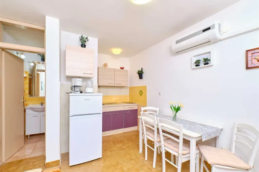 Cozy Couple's Retreat, Pet-Friendly - Image 1