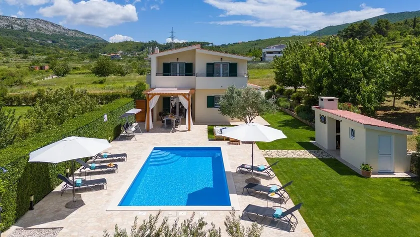 VILLA ROKO with 4 bedrooms, 32sqm heated pool - Image 1