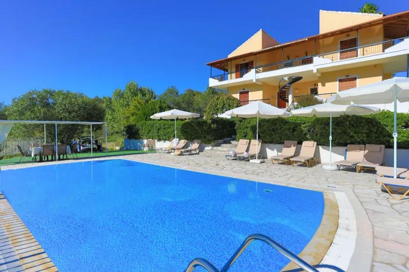Cochelli Upper Pool Walk to beach AC WiFi - Image 1