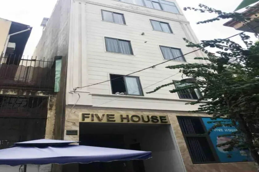 Five House Condominium #21 - Image 1