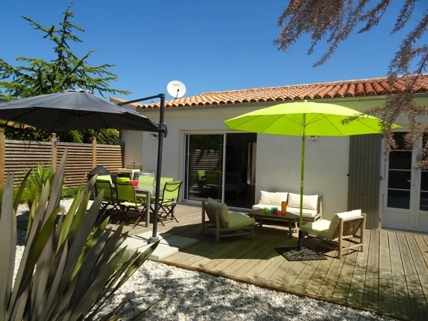 Charming 2-bedroom seafront house - Image 1