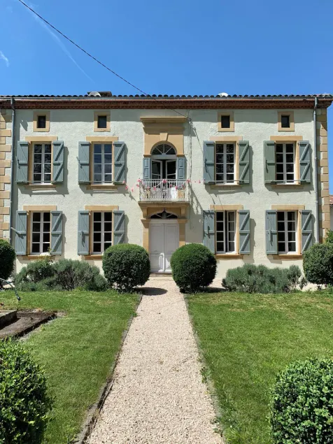 Impressive 4* country house with private heated pool and Hot Tub. Sleeps 10. - Image 1