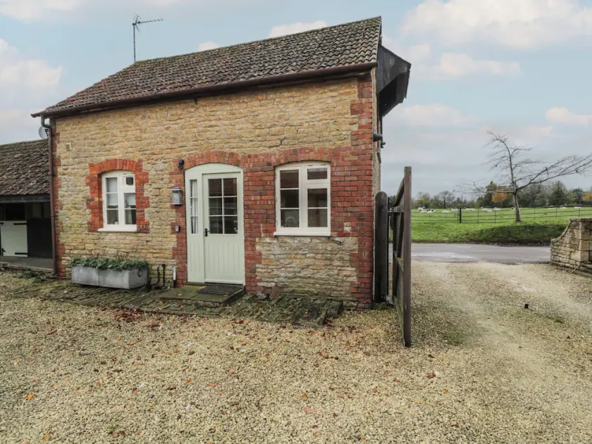 Granary Cottage - Image 1