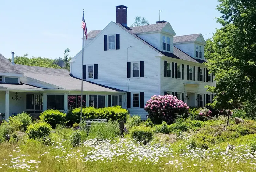 Manor House on Conary Cove: Literally Surrounded by Water!! - Image 1
