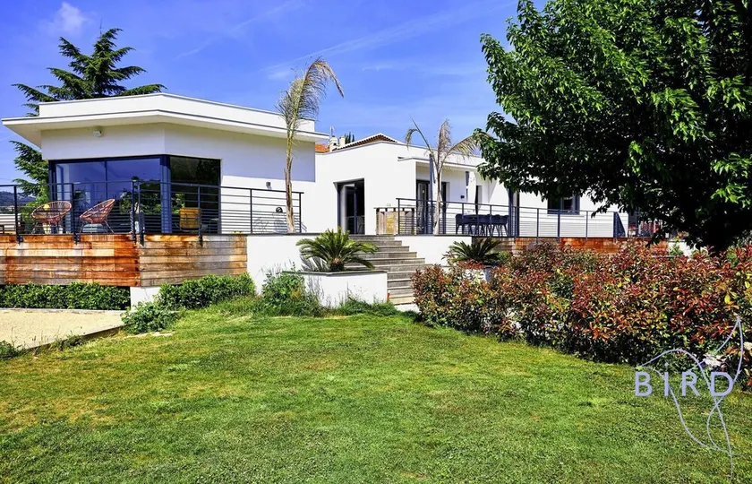 Beautiful contemporary 200m pool riverside - Image 1