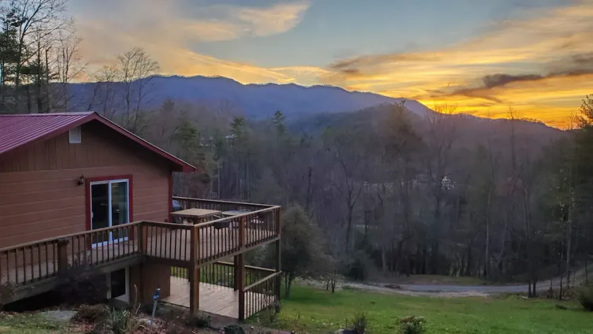 Majestic Peak - Mountain Views and Lake Access - Image 1