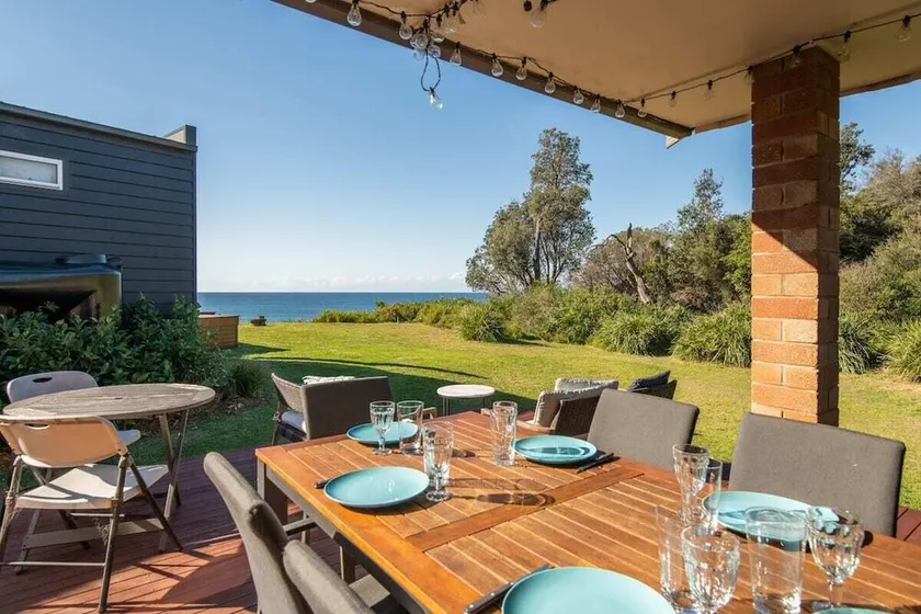 A  little beach front cottage - Image 1