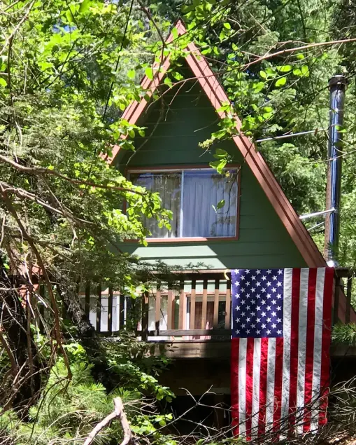 Serene Sierra Cabin im Big Trees Forest - Image 1