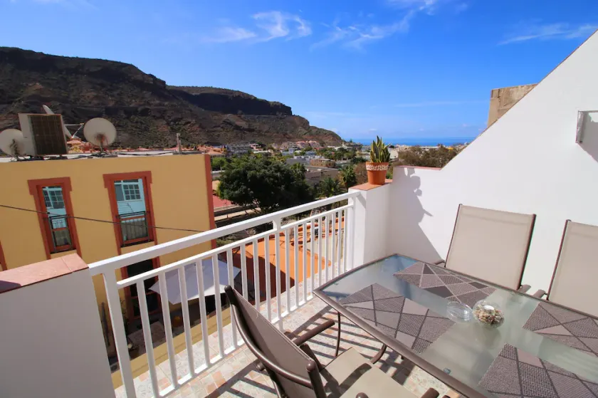Apartment with private terrace and sea views in Puerto de Mogán. - Image 1