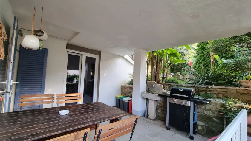 Apartment with terrace - Image 1