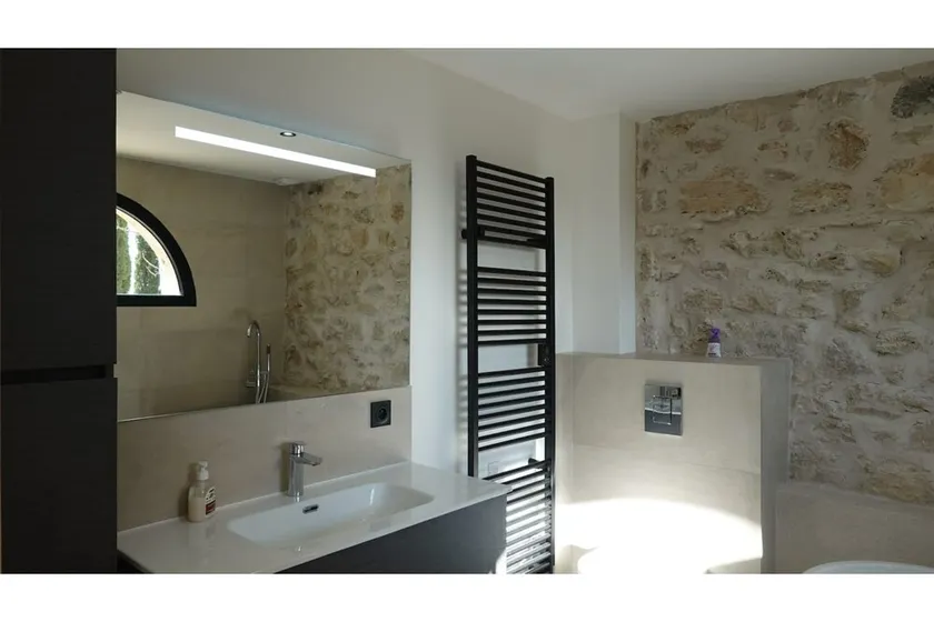 Secluded villa with AC, heated pool and views of vineyards and sea - Image 1