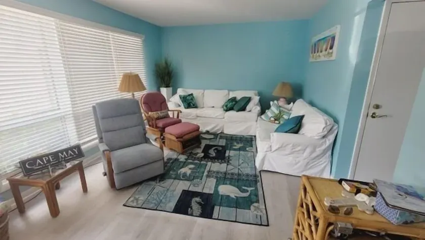 One block to the beach!  5 Rose Garden - Image 1