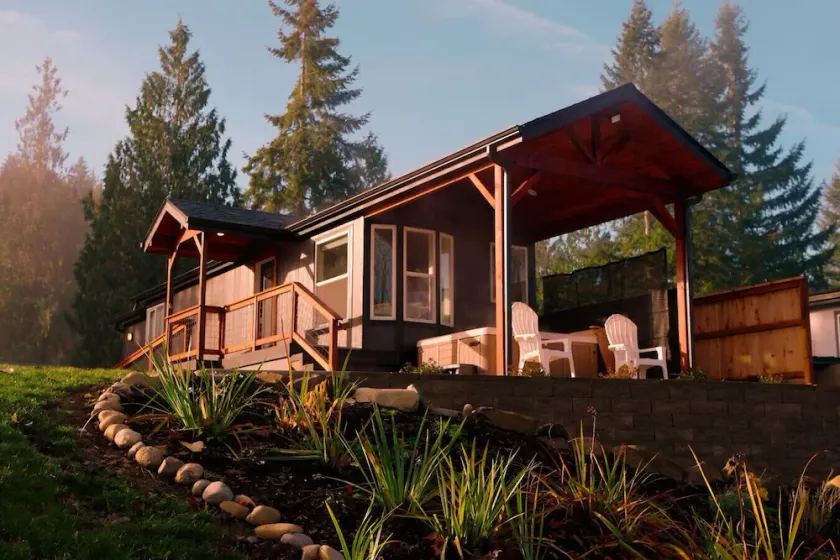 Skyriver Escape Riverfront With Hot Tub - Image 1