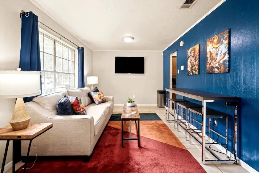 Near Zoo/Museum | 55\" TV | King 🛏| W/D|Free🅿️| Pet✅ - Image 1