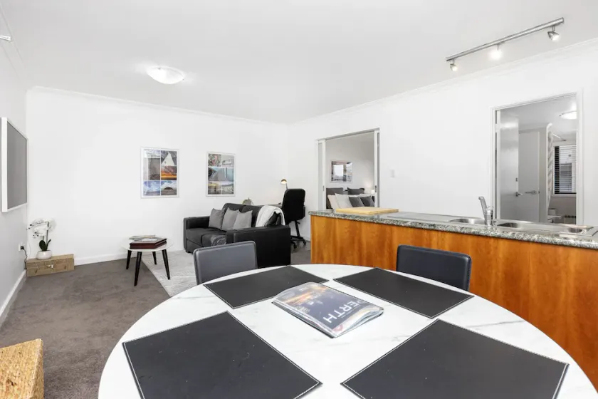 City View 1BR Gem on Mounts Bay Road - Image 1