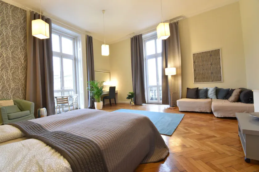 Beautiful central  7 bedroom / 5 bathroom - Image 1