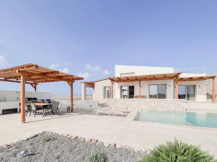 Stylish Beach House 4 BR w/pool - 1 min from the beach! - Image 1
