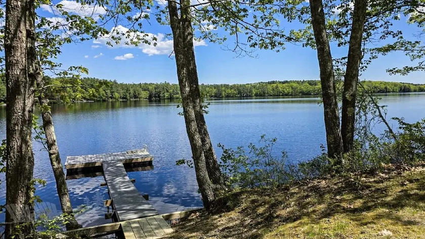 Discover Lazy Acres in Nobleboro: a cozy 2-bedroom retreat by the water. - Image 1