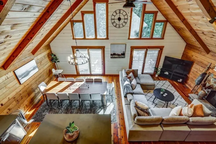 The Columbia Lodge - Family getaway close to home - Image 1