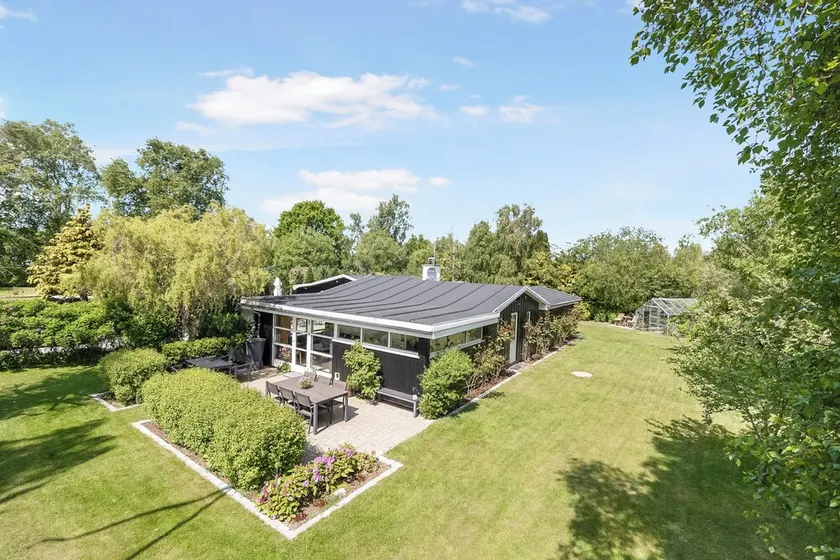 Unique holiday home in quiet surroundings - Image 1