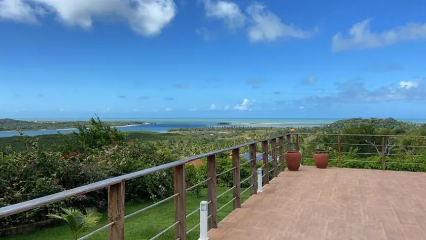 Perfect house for your New Year's Eve celebration with a view of the airplane's crown. - Image 1