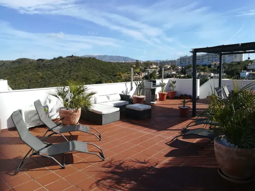 Beautiful luxurious apartment with large terrace overlooking the sea and 300 m from the sea. - Image 1