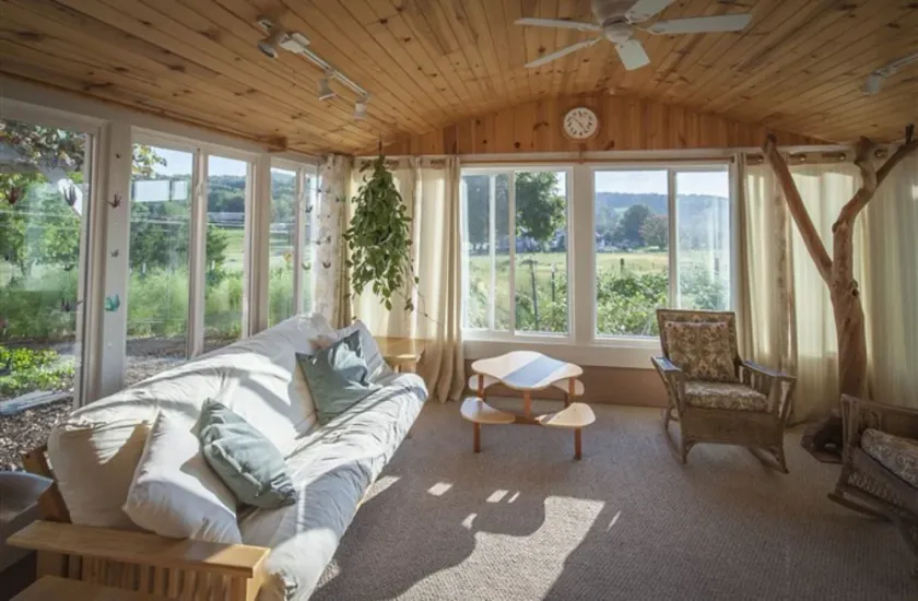 Frush Farm Bed & Breakfast - Image 1