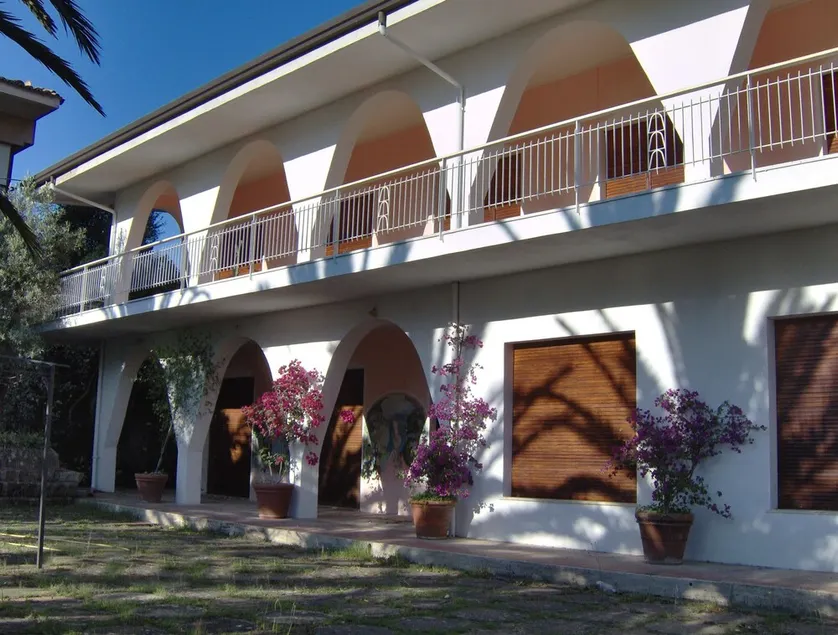 Beautiful and elegant Mediterranean-style villa, - Image 1