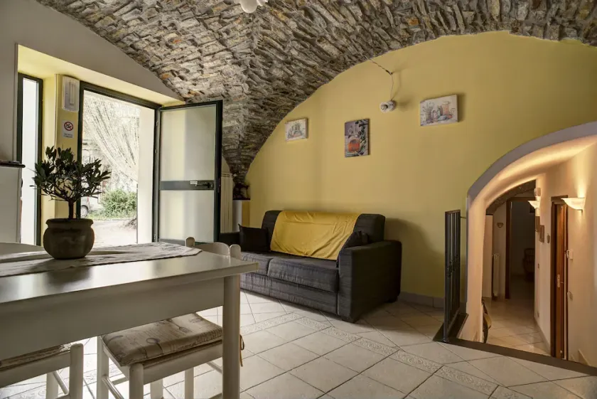 LOVELY AND CHARMING APARTMENT IN DIANO SAN PIETRO - Image 1
