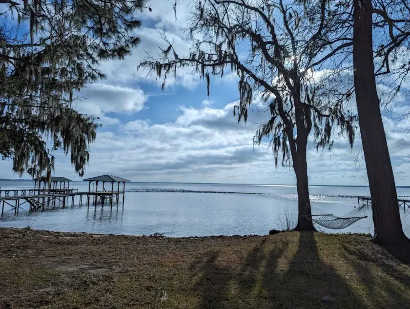 Dreamy Cottage right on the Lake, Dog Friendly! - Image 1