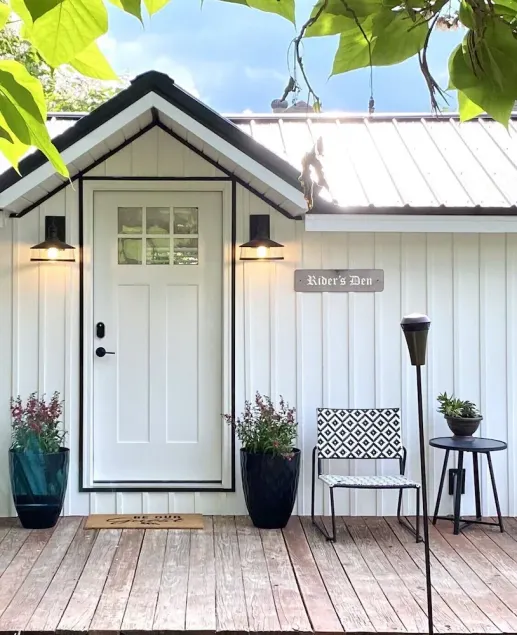Private cottage located on The Carriage House Inn Estate - Image 1