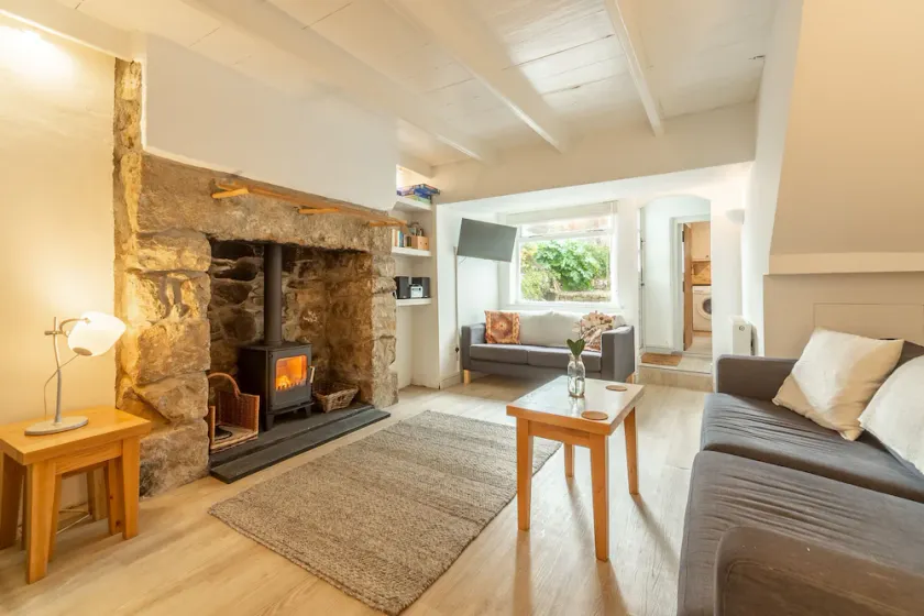 A Grade II listed, three-storey cottage that's been tastefully refurbished. - Image 1