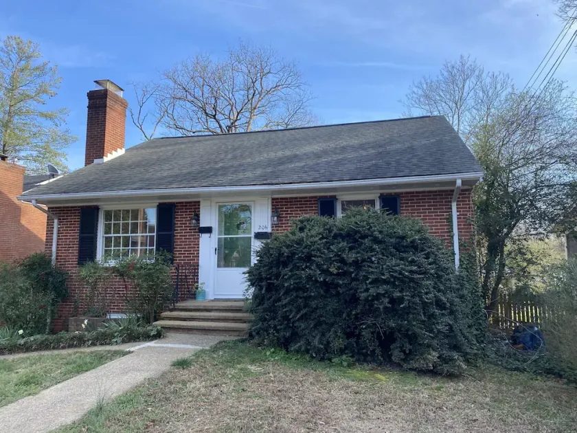 Charming 2 bedroom Brick Cottage in Charlottesville, minutes from Scott Stadium - Image 1