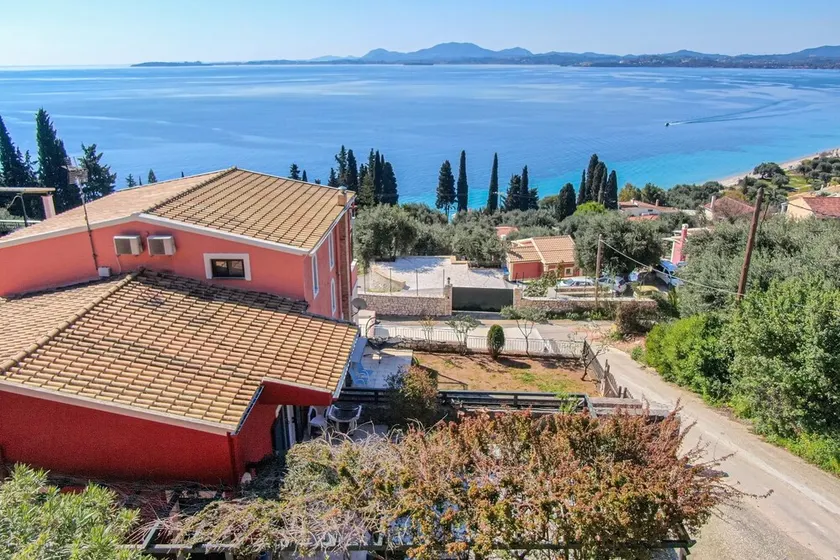 Holiday Home 'Villa Marina' with Private Terrace, Wi-Fi and Air Conditioning - Image 1