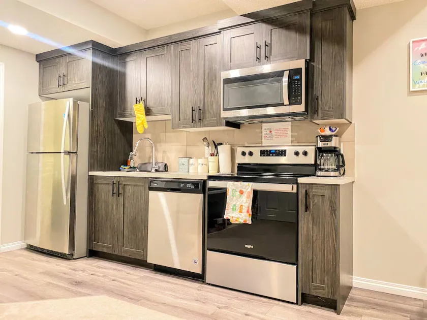 Newly Built and Cheerful 1-Bedroom Suite - Image 1