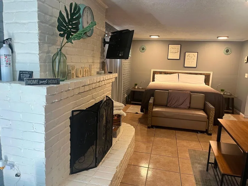 Cozy Private  Hobby Airport - Image 1