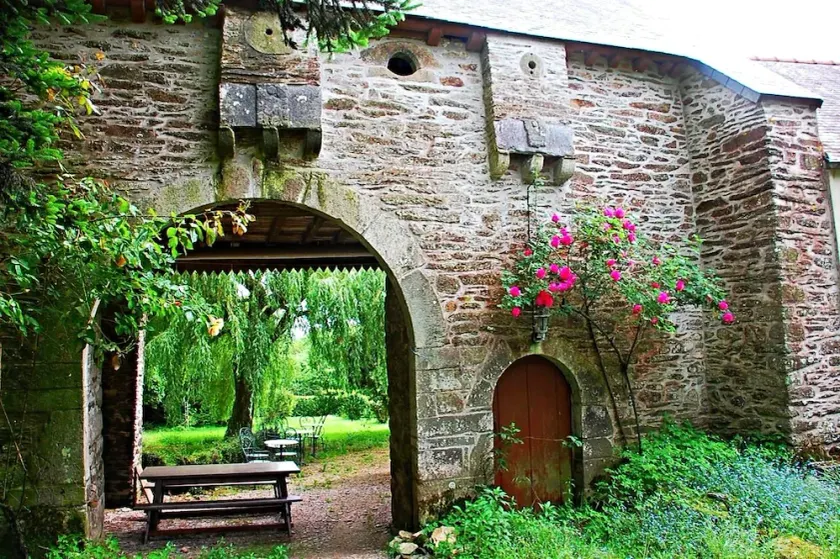 The Storyteller Apartment at Chateau Le Mur - Image 1