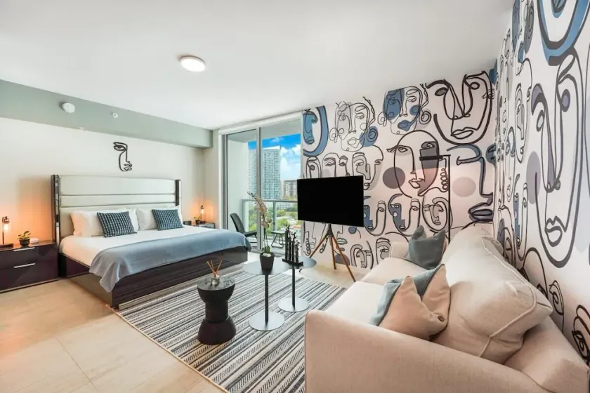 Artistic Unique Studio Bay And Pool Views / Miami - Image 1