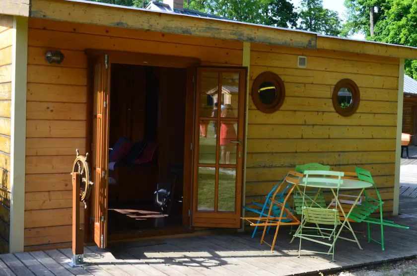 Sam's cabin - Image 1