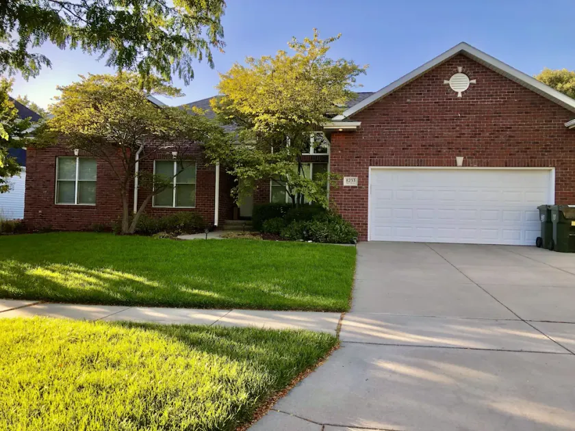 Big 3,300 sqft beautiful 4BR 3.5BA house at  beautiful neighborhood - Image 1