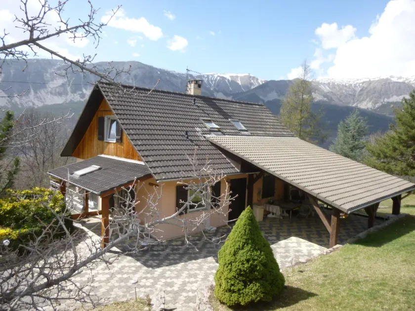 Ampio chalet 5 * con 4 camere da letto - splendida vista a soli 15 minuti di auto dalla stazione sciistica - Image 1