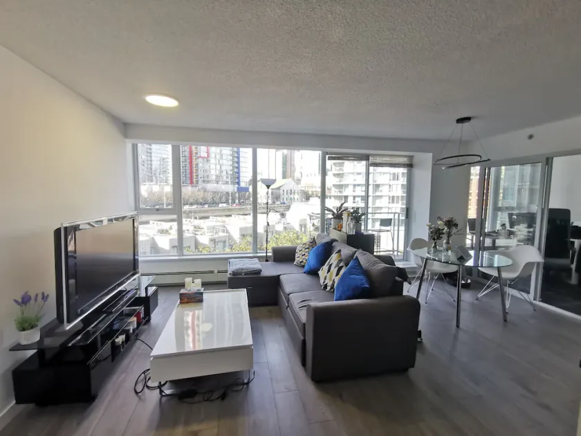 Home Away From Home 2BR condo in Stadium District - Image 1