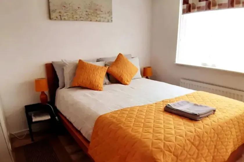 Entire House in Canterbury Centre - Free Parking - WiFi - Image 1