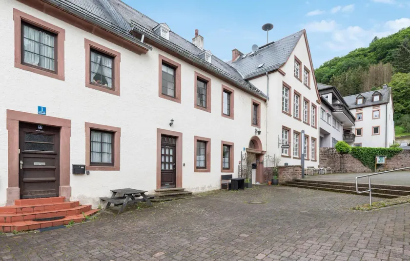 2 bedroom stunning apartment in Malberg - Image 1