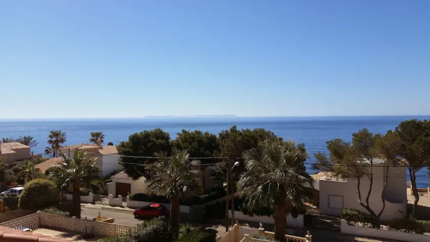 DHH with fantastic sea views, roof terrace, private pool, DSL, WiFi, airco - Image 1