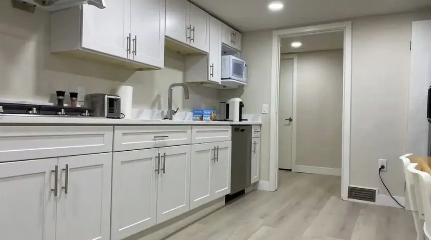 Quiet and cosy get away suite in Point Grey Vancouver BC, near UBC and beach. - Image 1