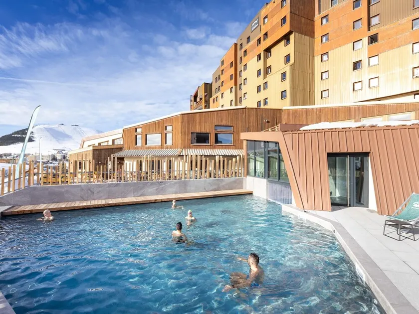 Living for Three in the Heart of Huez - Image 1