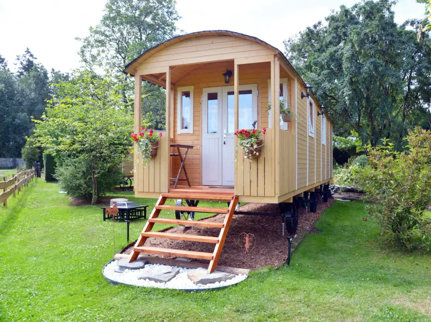 Gîte insolite ''La Colibri''. A trailer in the heart of nature. - Image 1